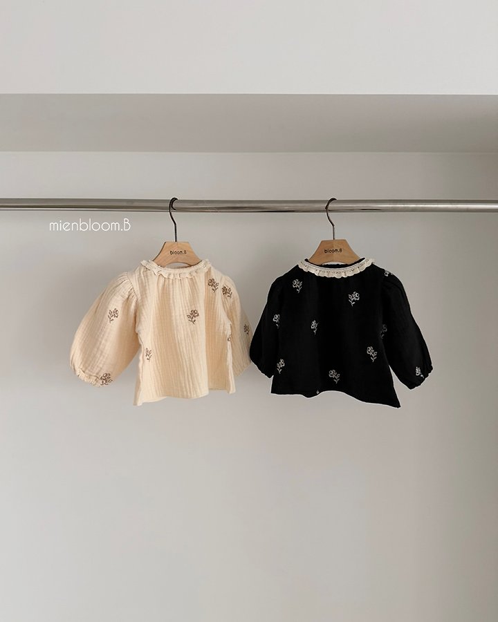 Bローズ刺繍ブラウス
