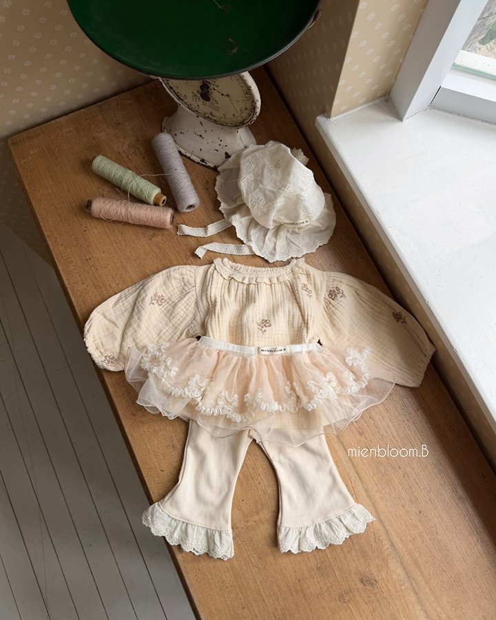 Bローズ刺繍ブラウス 7